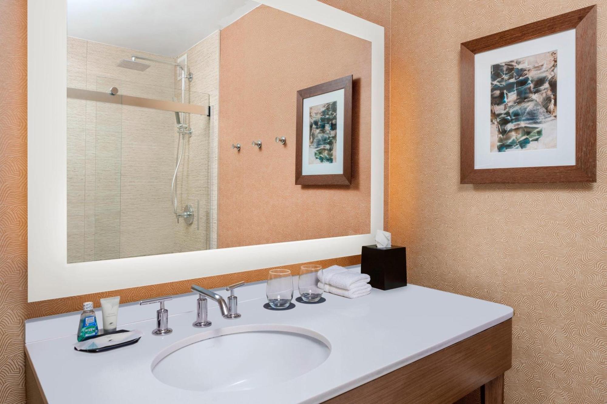 The Westin Crystal City Reagan National Airport Арлингтън Екстериор снимка